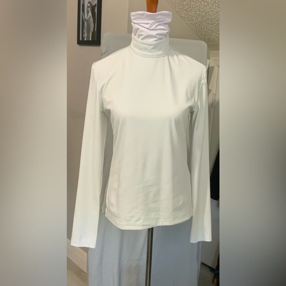 Equisite White LS w/ hidden attached sun protection mask, back keyhole opening. - Picture 5 of 6